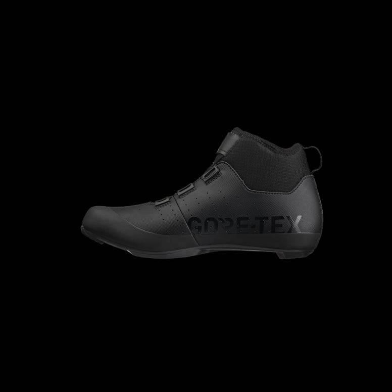 Fizik Tempo Artica R5 GTX winter road cycling shoes with waterproof insulation and breathable design for cold weather riding.