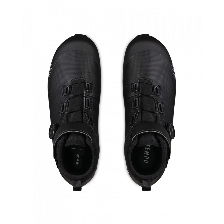 Fizik Tempo Artica R5 GTX waterproof winter road cycling shoes with insulation, showcasing the insulated, waterproof design and sleek black exterior.