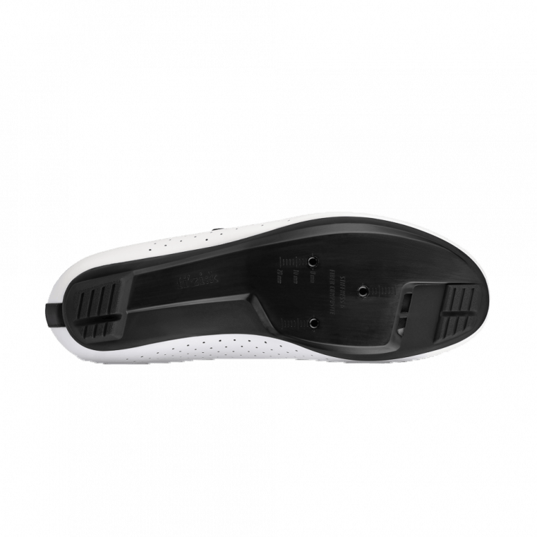 Fizik Vento Omna road cycling shoes with BOA Fit System, breathable upper, and sleek design for performance riders.