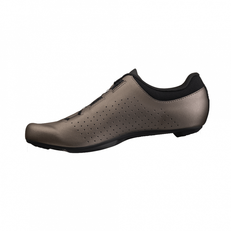 Fizik Vento Omna road cycling shoes with BOA Fit System, featuring sleek design and breathable upper for performance riding.