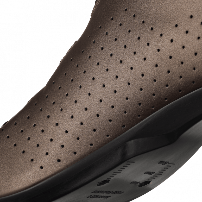 Fizik Vento Omna road cycling shoes with BOA Fit System, lightweight performance footwear for serious riders.