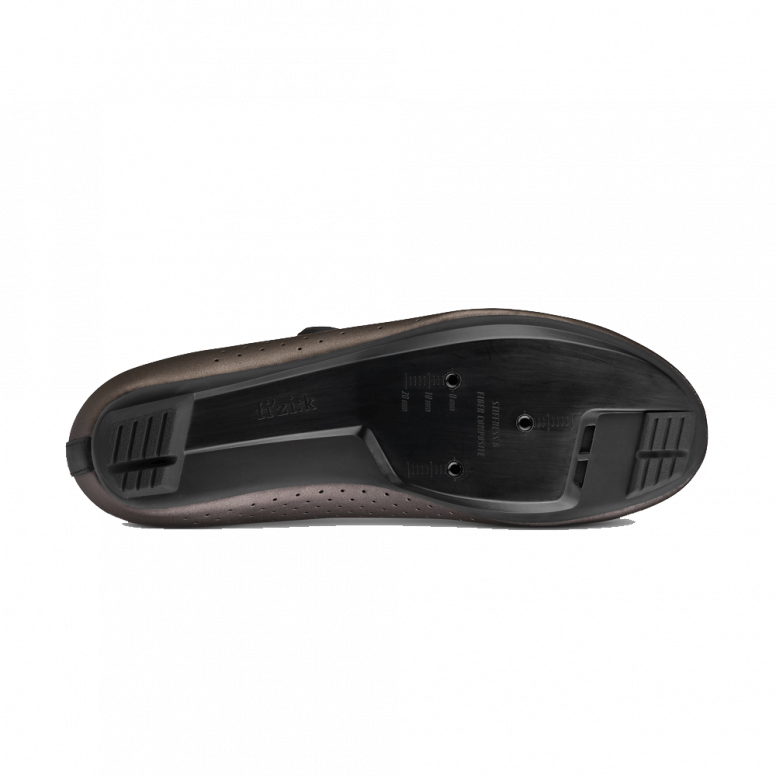 Fizik Vento Omna road cycling shoes with BOA Fit System designed for performance riders, featuring sleek design and secure fit.