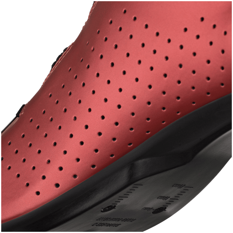 Fizik Vento Omna road cycling shoes with BOA Fit System, featuring sleek design and breathable uppers for performance riding.
