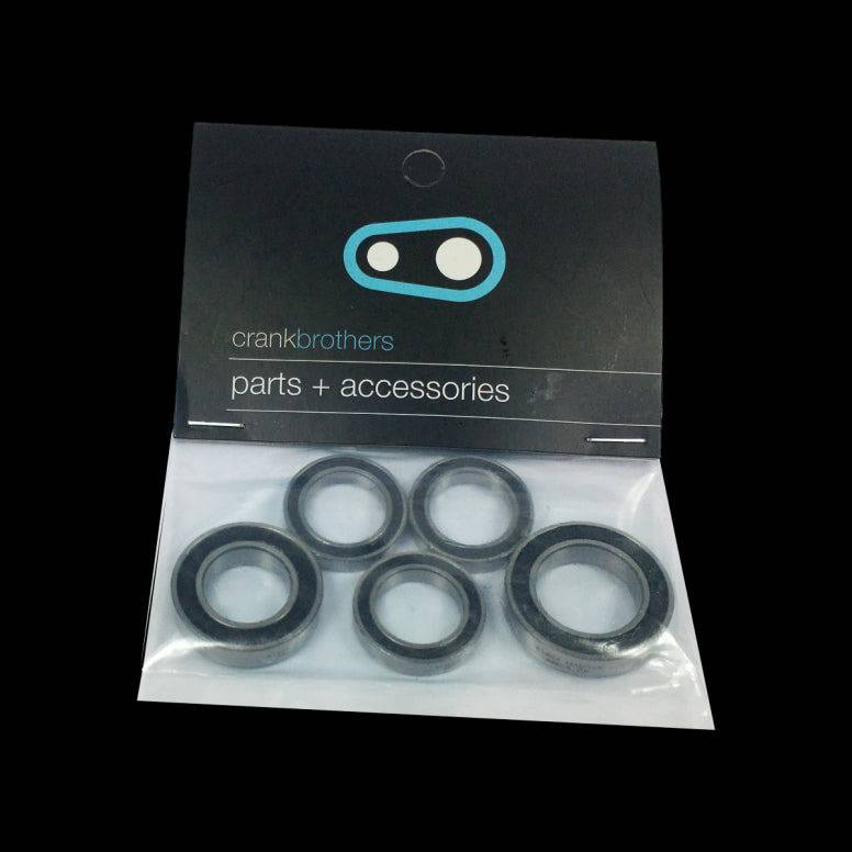Crankbrothers Synthesis Rear Bearing Kit P321 components for smooth hub rotation, featuring bearings and installation parts.