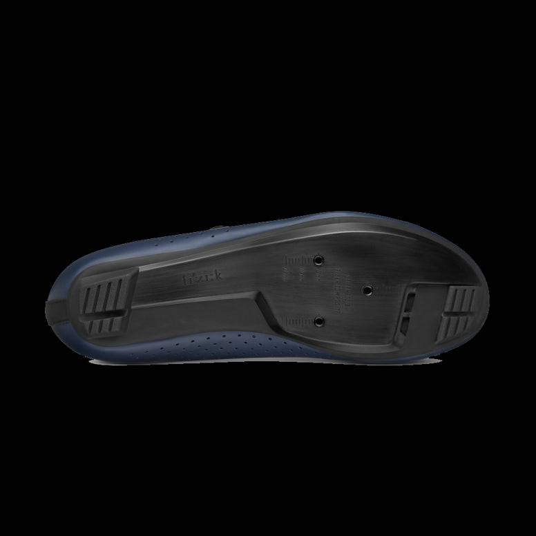 Fizik Vento Omna Wide Fit road cycling shoes with breathable mesh upper and stiff sole for unisex riding comfort.