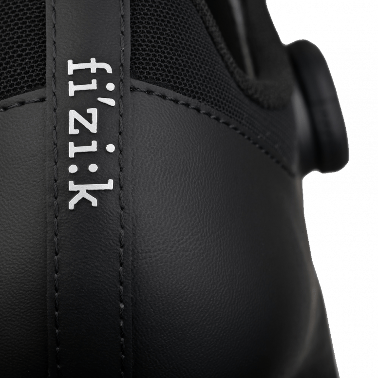 Fizik Vento Omna Wide Fit Road Cycling Shoes with breathable mesh, stiff sole, designed for unisex cycling performance.