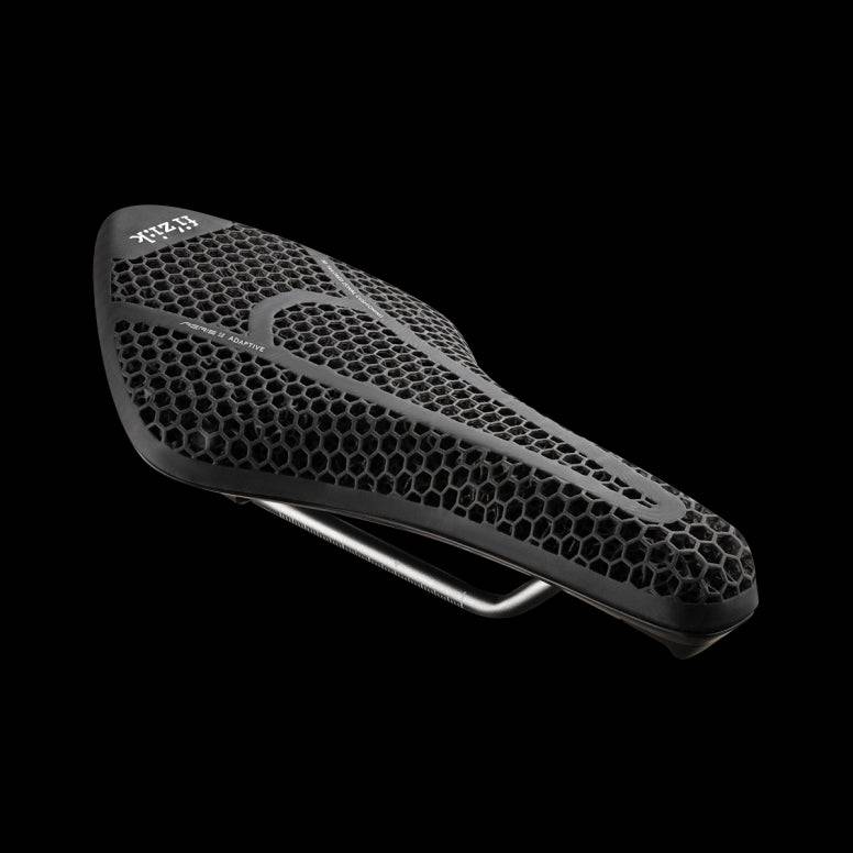 Fizik Transiro Aeris Adaptive R3 short distance saddle in black, designed for triathlon and time trial cycling components.
