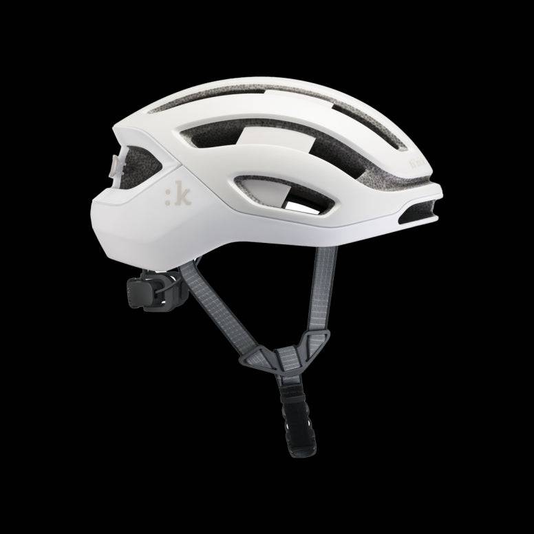 Fizik Kudo cycling helmet with MIPS Air Node, ventilation system, and rear light for safety and airflow during rides.