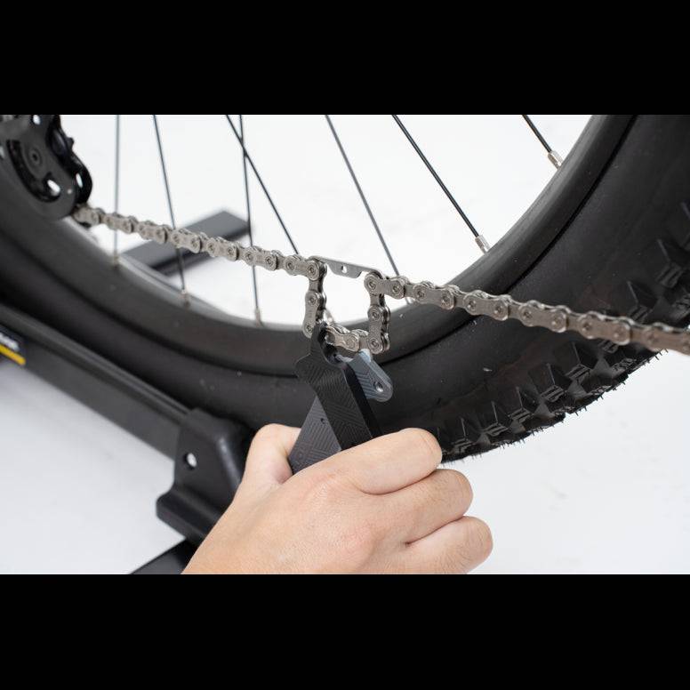 Topeak POWER LEVER II bike workshop tool with chain hook and detachable tyre levers in black