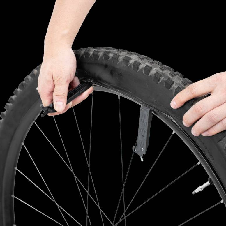 Topeak POWER LEVER II bike tool with chain hook and detachable tyre levers, black workshop repair kit for bikes.