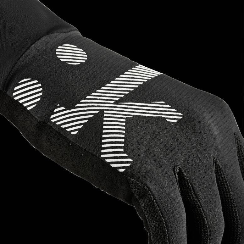 Fizik gloves with breathable fabric, perforated palm, and touchscreen compatibility, designed for comfortable cycling or sports activities.