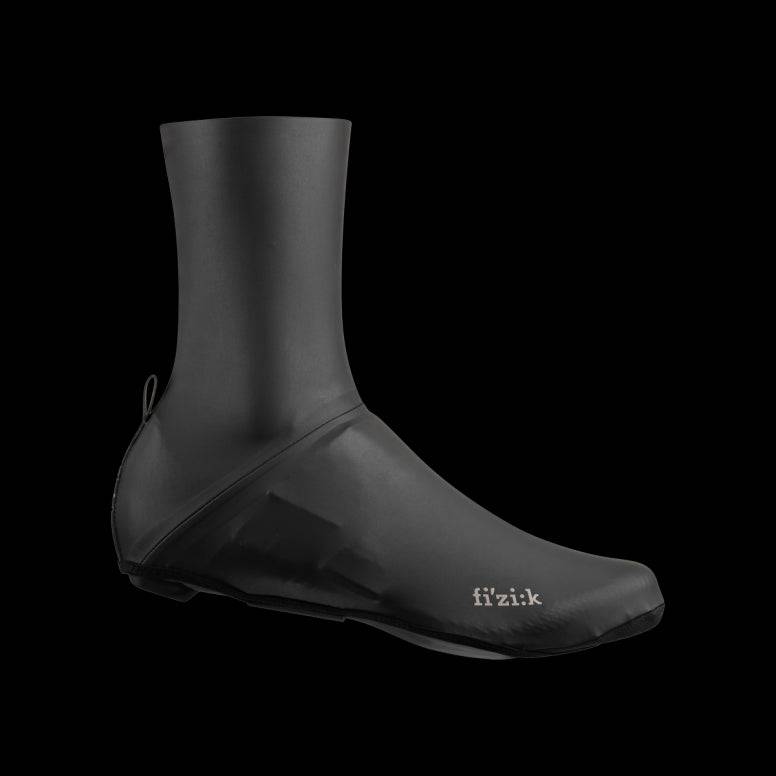 Fizik waterproof cycling overshoes, protect road and off-road shoes from water and mud, made of durable, weather-resistant material.