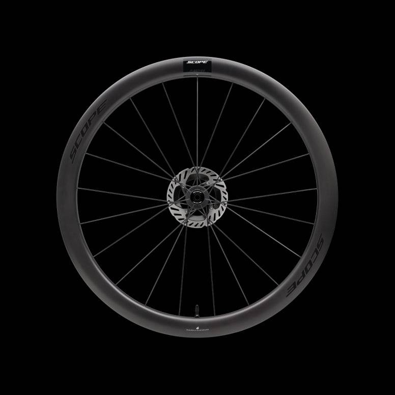 Scope Cycling R4 V2 45mm road wheelset with aerodynamic, tubeless-ready rims for high-performance cycling.