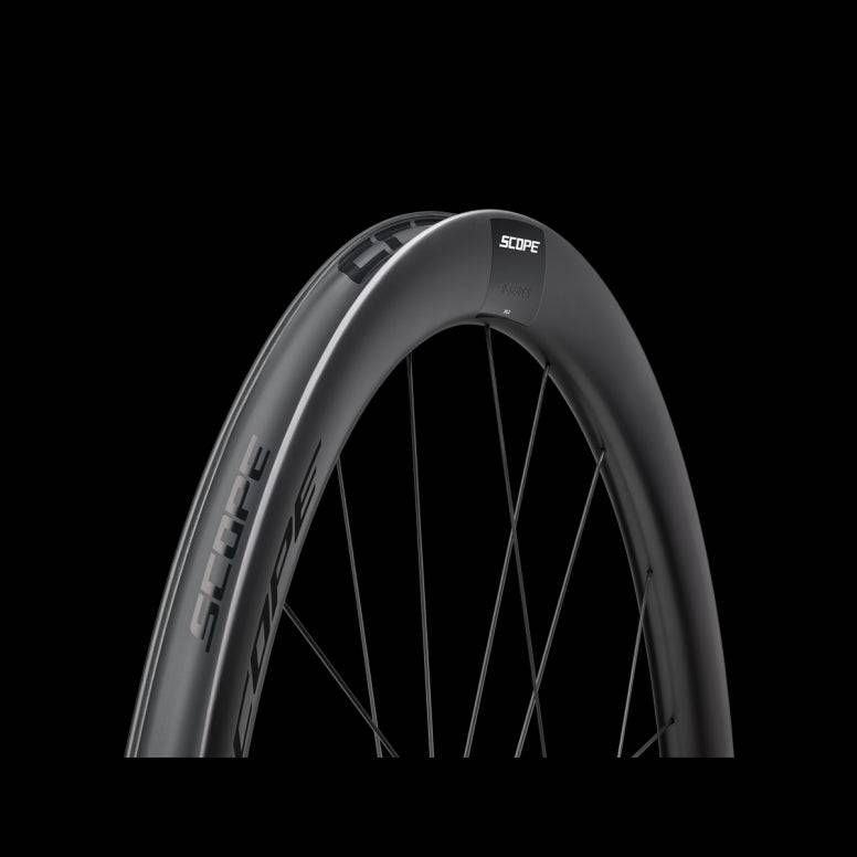 Scope Cycling R4.A V2 45mm allroad wheelset with tubeless-ready, aerodynamic design, featuring lightweight carbon components.