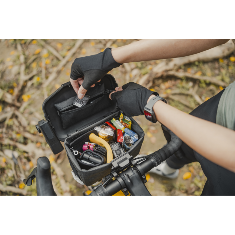 Topeak Elementa Dry Bag handlebar bag with weatherproof design, multi-mount adaptor for cycle computers and cameras.