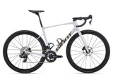 Giant Defy Advanced Pro 1 2026 road bike with carbon frame and disc brakes, sleek design and performance-focused build.