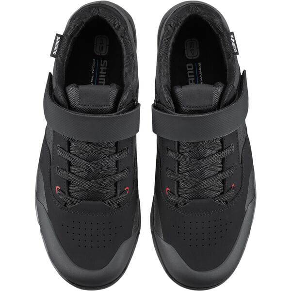 Shimano GE7 gravel shoes with ULTREAD GE rubber and TORBAL 2.0 midsole, shown in black with breathable mesh and secure lacing system.