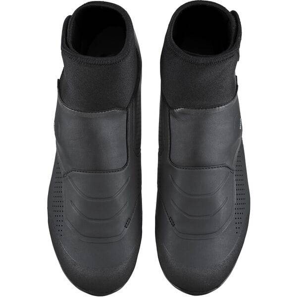 Shimano MW7 GORE-TEX MTB shoes with BOA L6 closure and reflective details, designed for mountain biking comfort and durability.