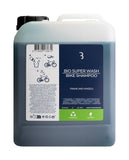 BBB BioSuperWash bike shampoo bottle with eco-friendly, pH-neutral cleaner for bike workshop cleaning.