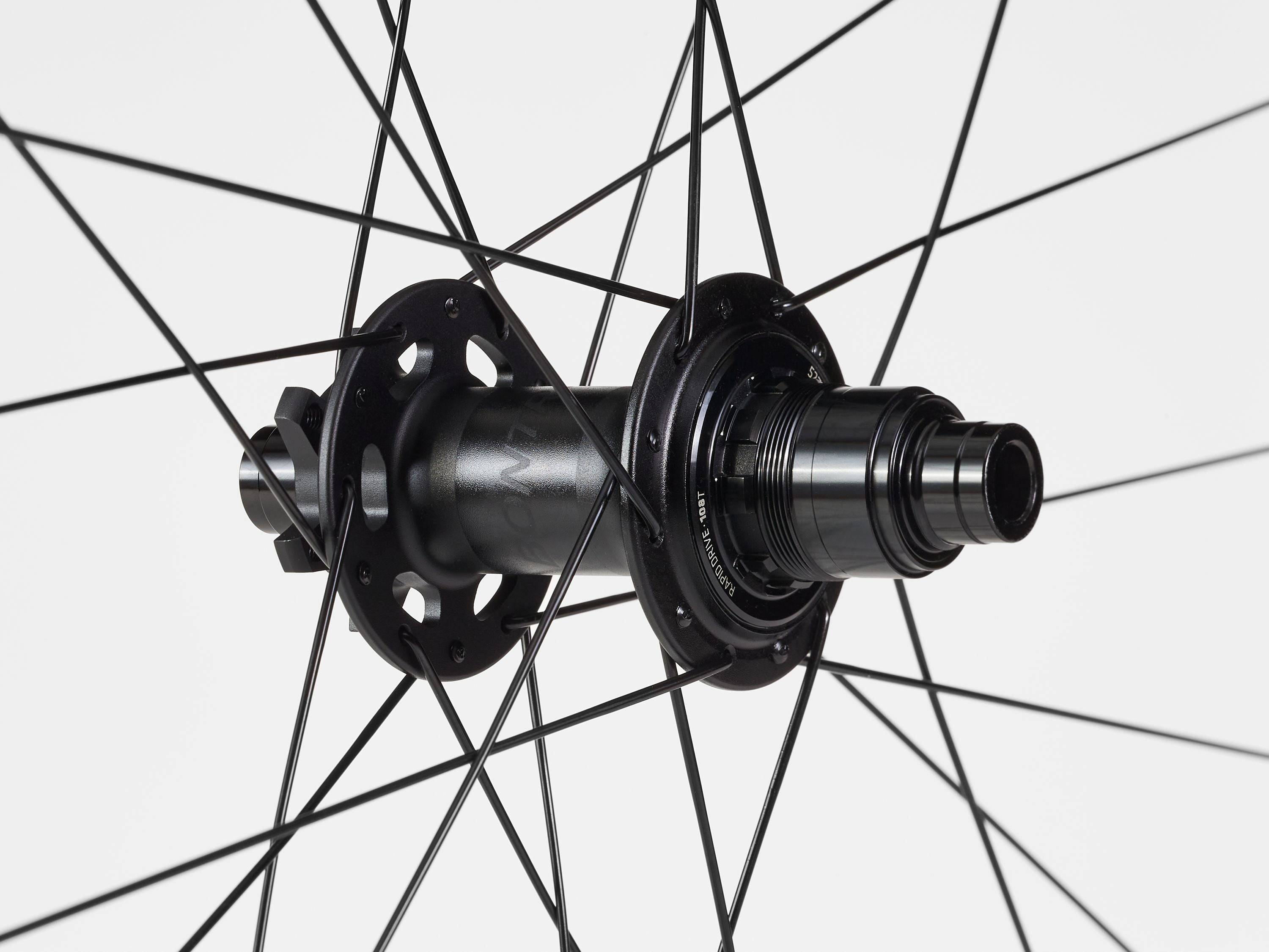 Bontrager Kovee Elite 30 TLR Boost 29-inch mountain bike wheel, carbon tubeless-ready MTB component, close-up view