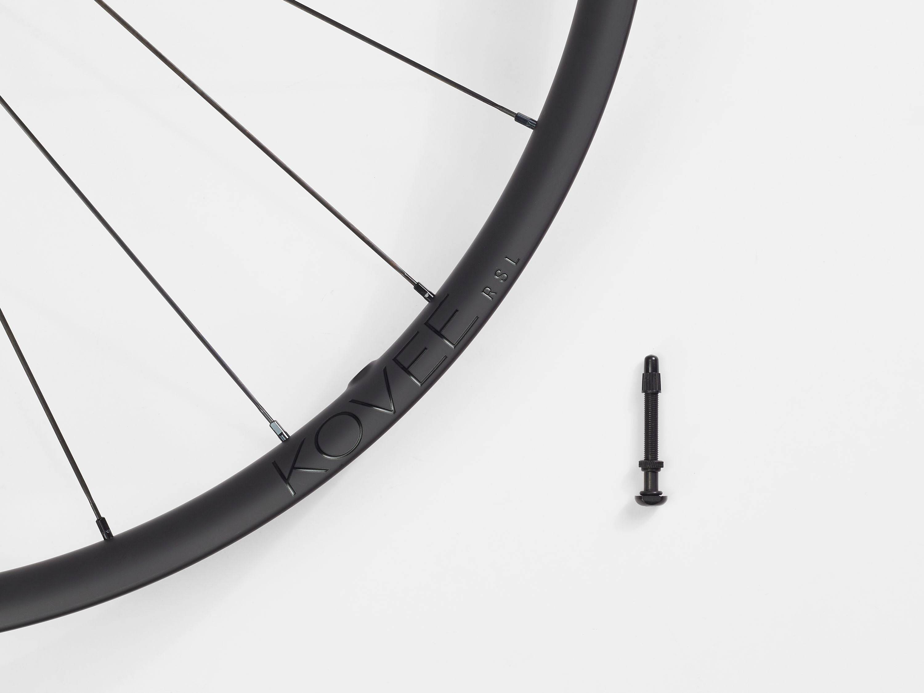 Bontrager Kovee RSL 30 TLR Boost 29 MTB wheel with DT Swiss 240s hubs, lightweight carbon mountain bike component.