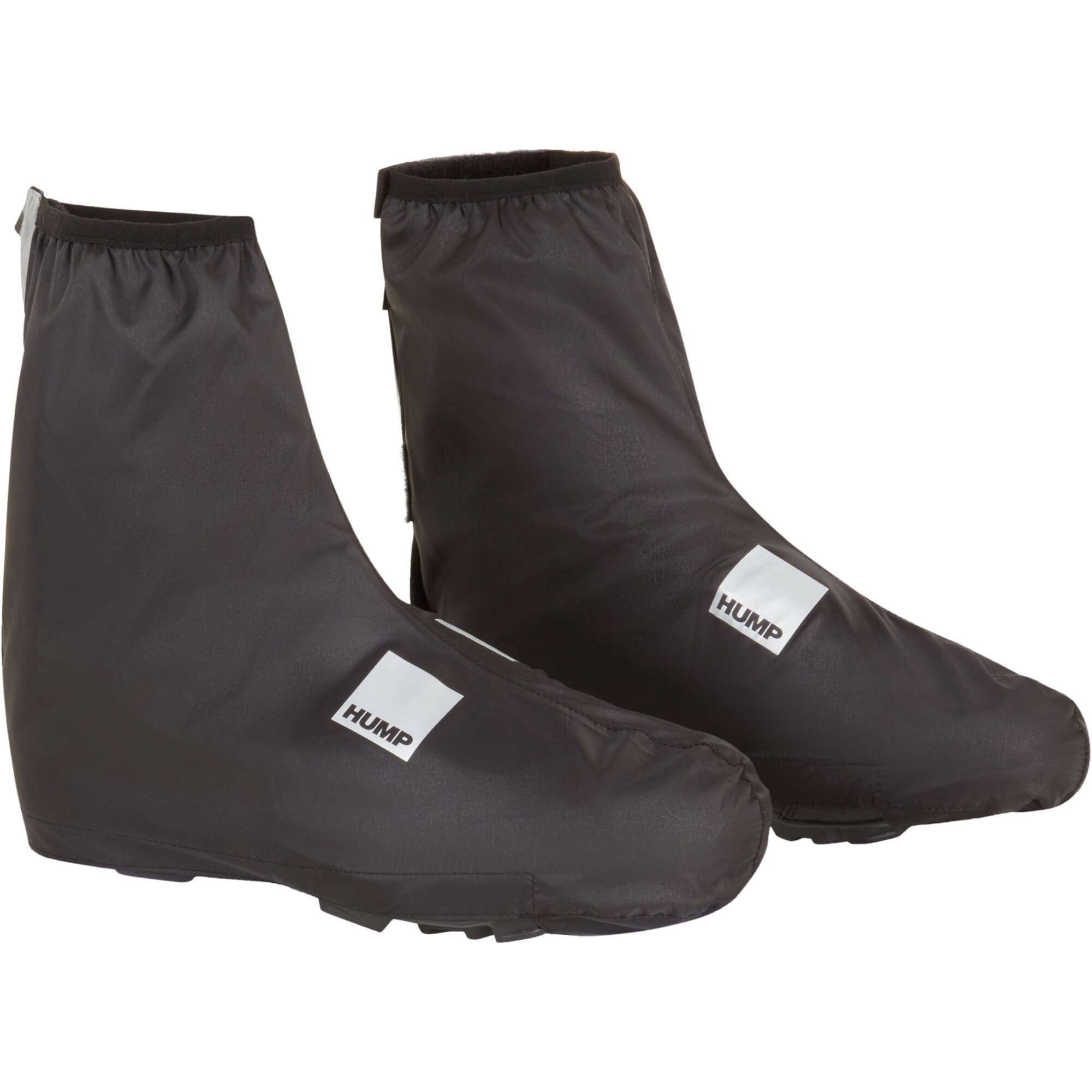 Black HUMP reflective cycling shoe covers made of water-repellent material, designed to protect shoes during wet rides.