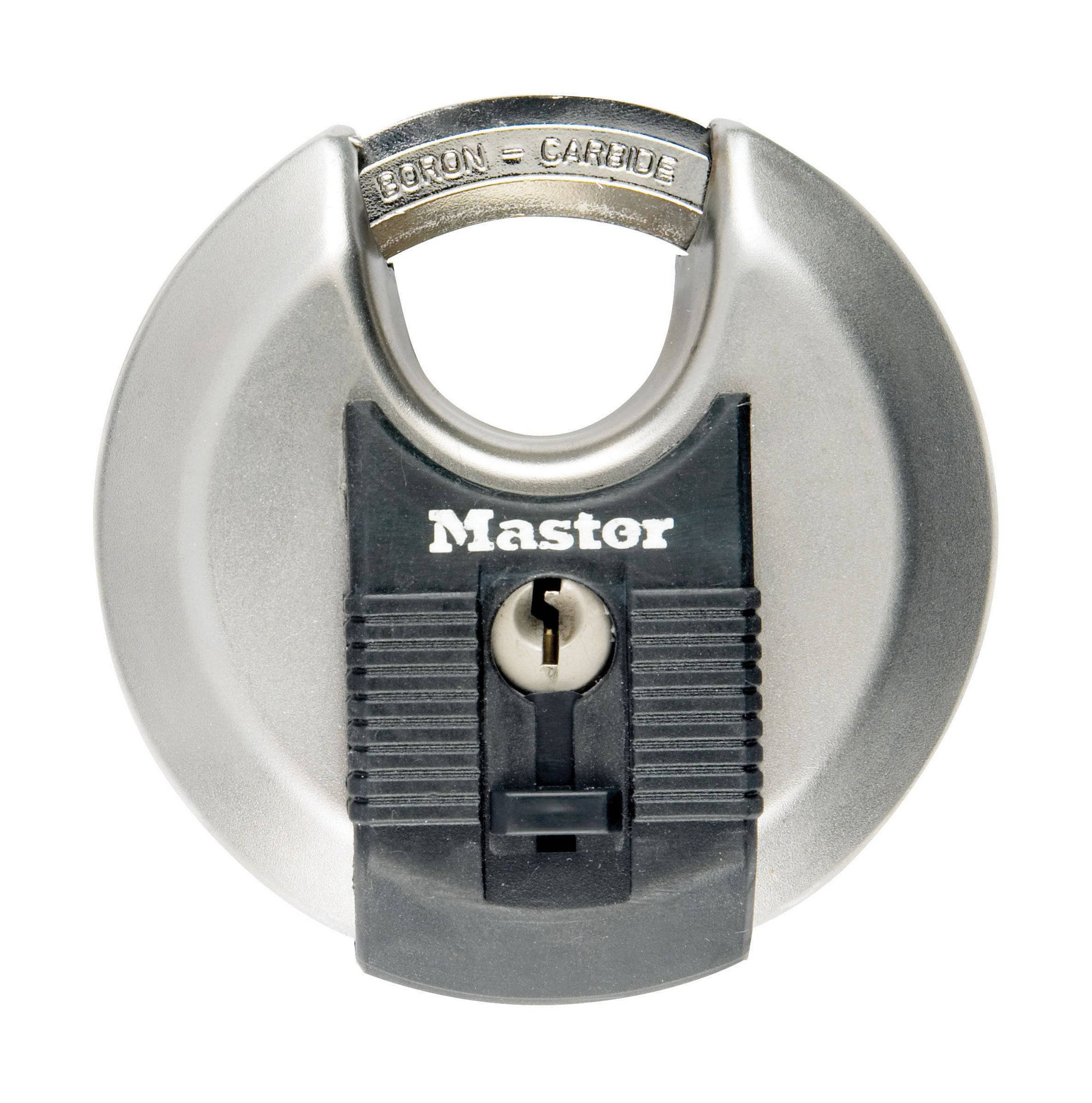 Master Lock Excell Discus Padlock 70mm high security outdoor lock with M40 keyway and durable metal construction.