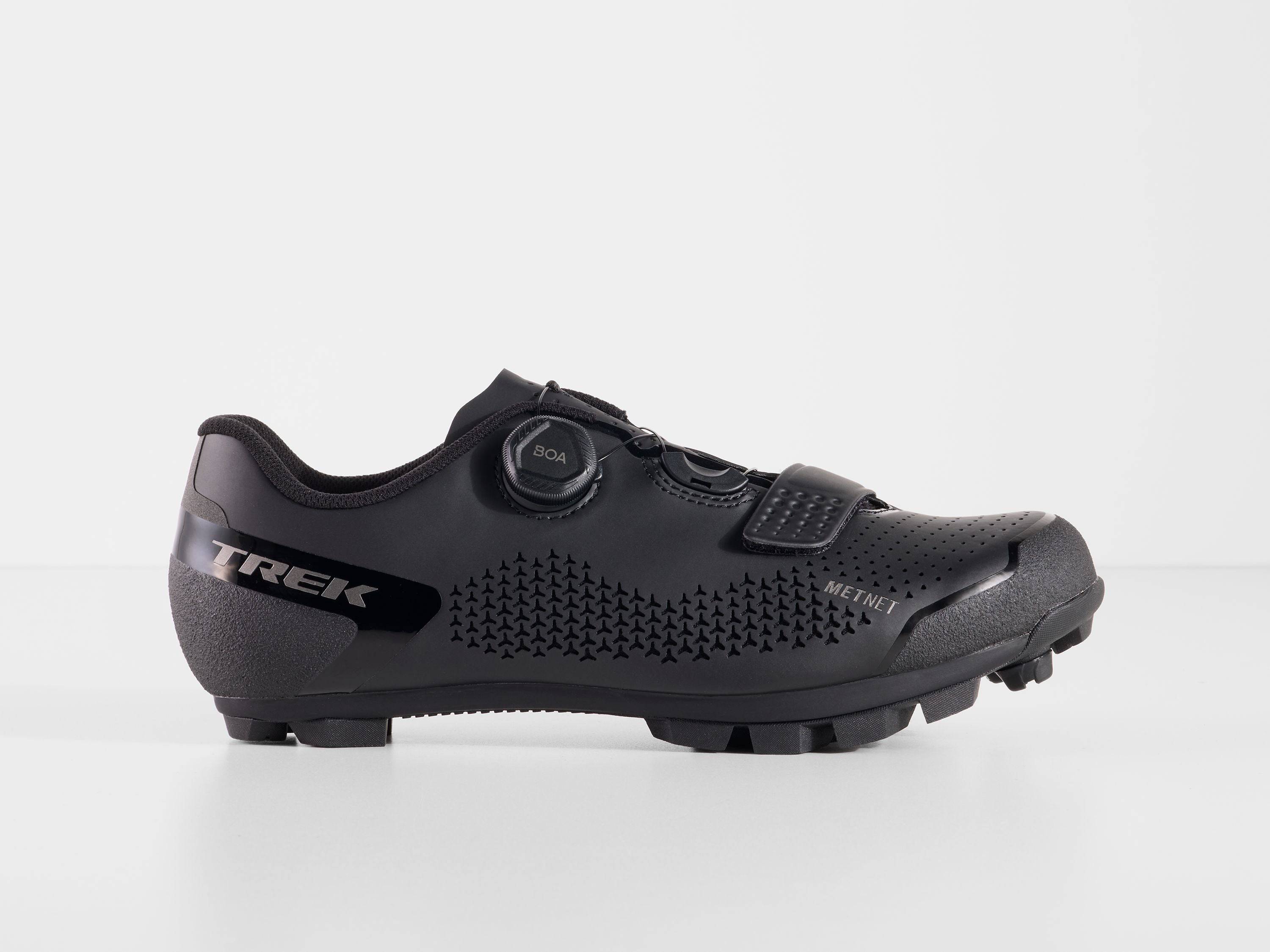 Unisex Trek Foray mountain bike shoes with durable cycling footwear design, featuring rugged soles and secure fastening for MTB riding.