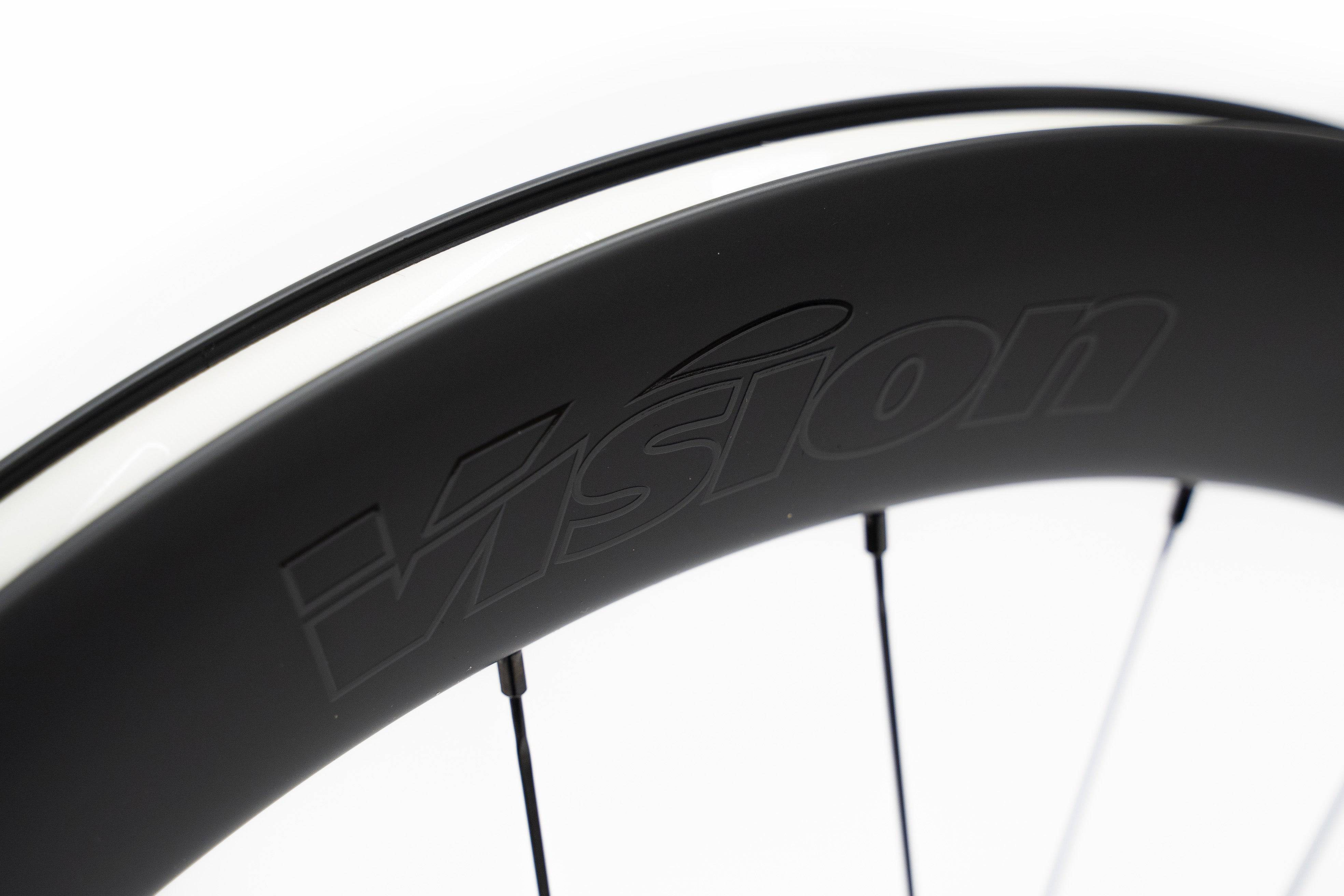 Vision SC 60 SL i23 disc carbon wheelset for Shimano 11/12-speed road bikes, shown with sleek black carbon rims and disc brakes.
