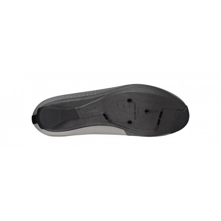 Fizik R4 Tempo Overcurve road cycling shoes with BOA closure and carbon outsole, black and sleek design, close-up view