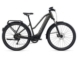 Giant Explore E+ 4 Stagger MY26 e-hybrid bike with EnergyPak 800 battery and Aegis safety features, shown outdoors.