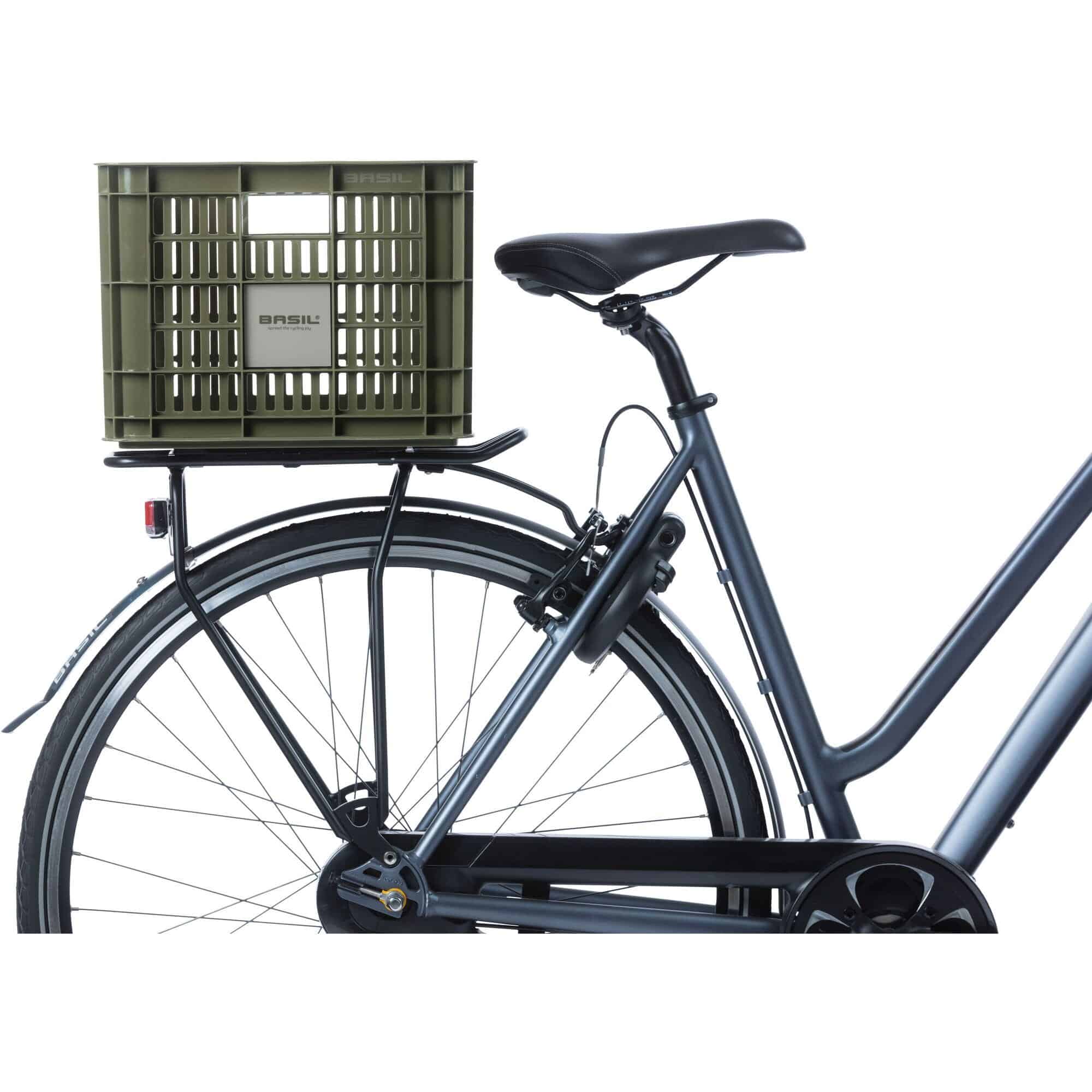 Green Basil medium bicycle crate for bike storage, featuring eco-friendly design and 29.5L capacity, suitable for accessories.