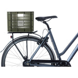 Green Basil medium bicycle crate for bike storage, featuring eco-friendly design and 29.5L capacity, suitable for accessories.