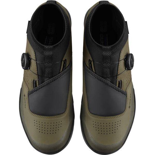 Shimano GF8 GORE-TEX gravel shoes with BOA Fit system and ULTREAD outsole, designed for comfortable outdoor cycling.