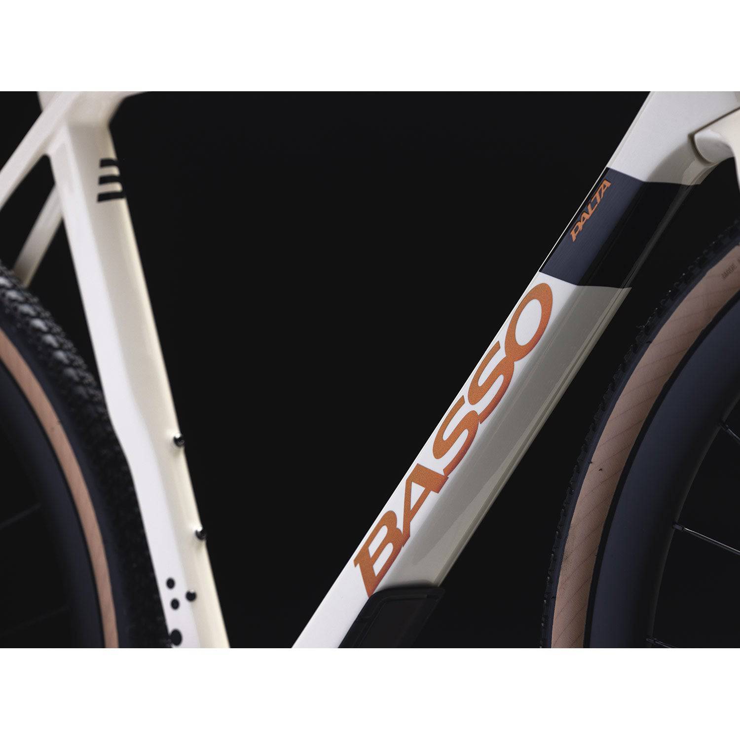 Basso Palta gravel bike frameset with Paradigma stem and carbon handlebars, featuring sleek frame design and high-performance components.