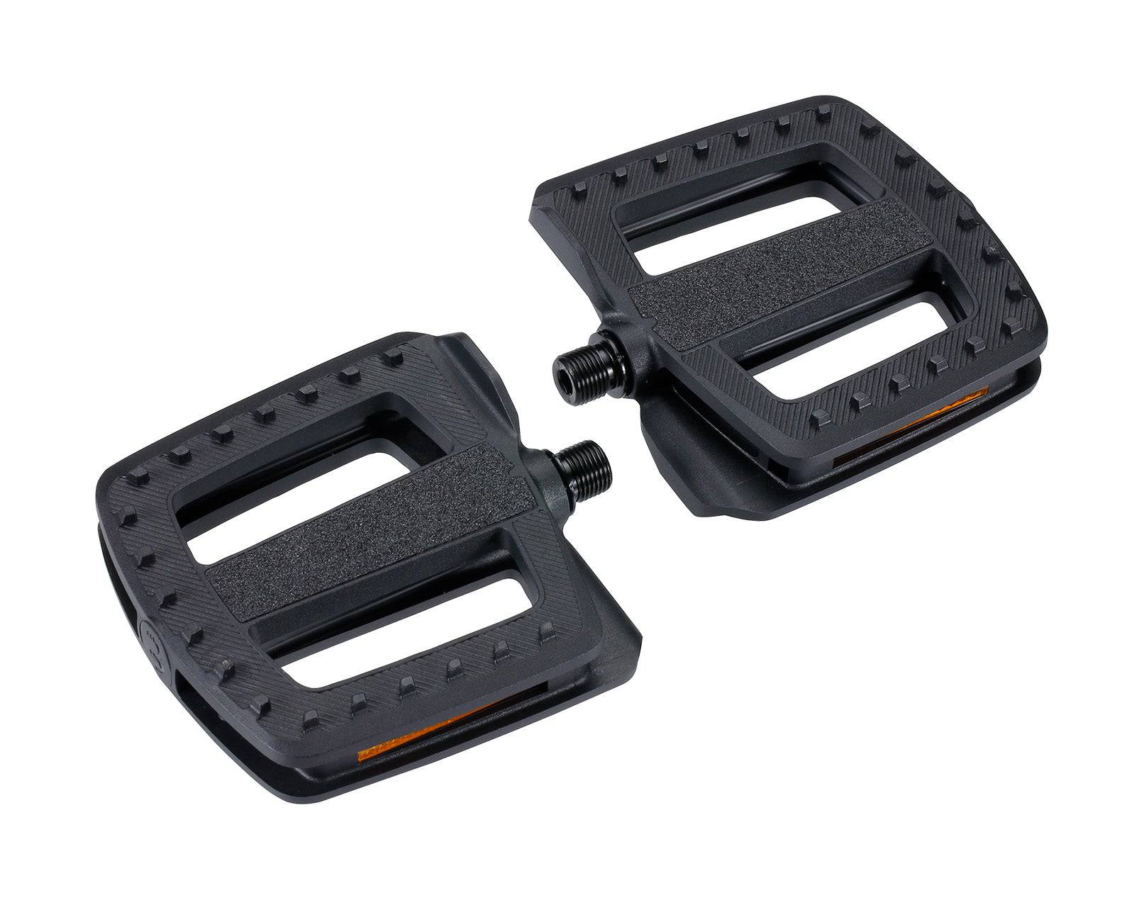 BBB BPD-47 Ergobase trekking pedals with reflectors, compatible with e-bikes and cargo bikes, showcasing durable pedal design.