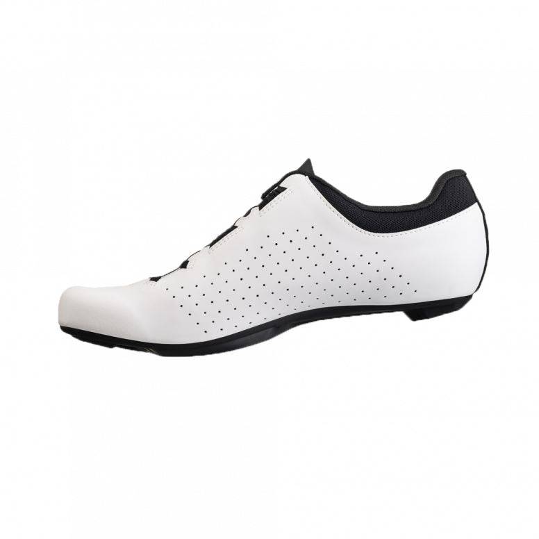 Fizik Vento Omna Wide Fit Road Cycling Shoes showing breathable mesh upper and stiff sole for unisex road biking.