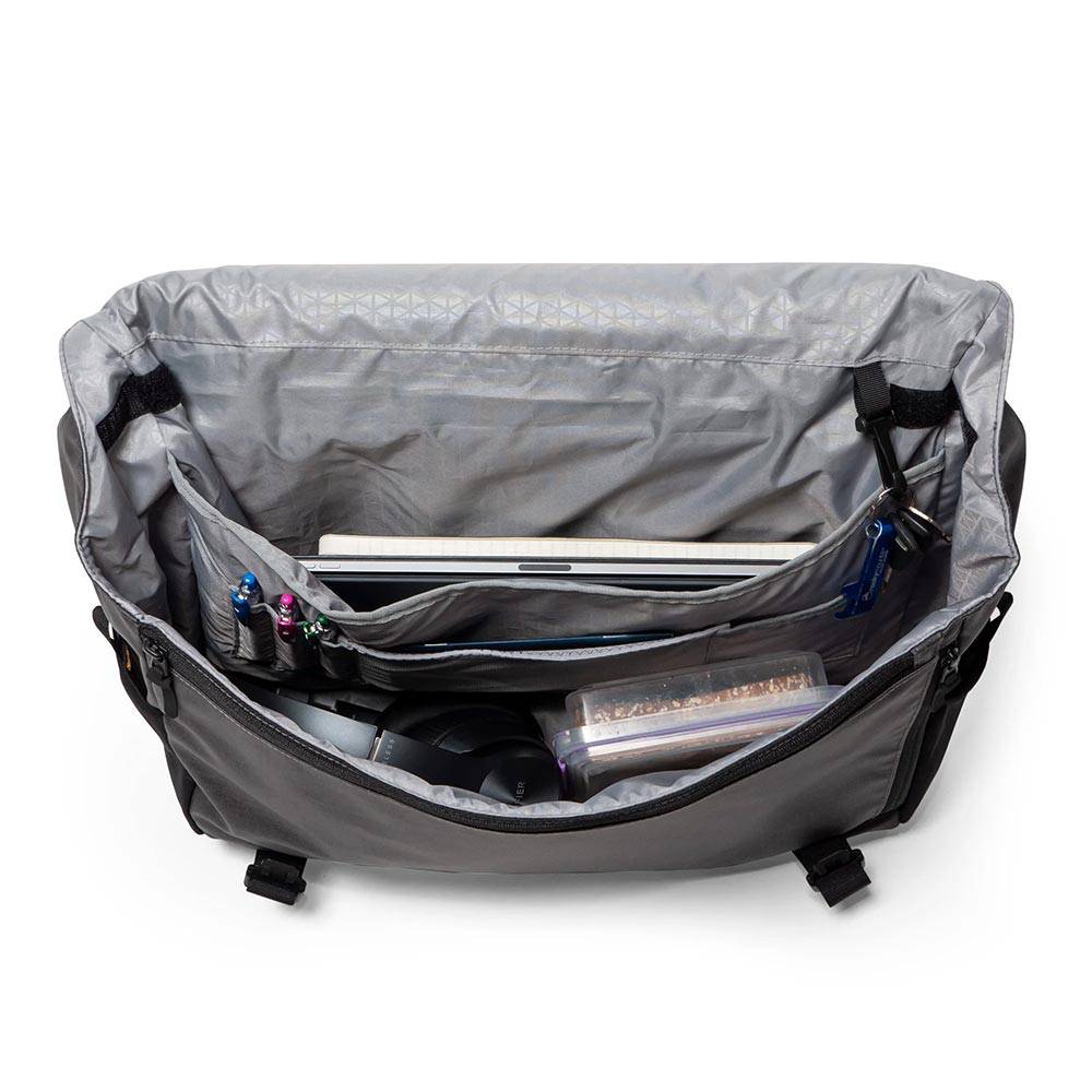 Burley Transit Messenger Bag with laptop sleeve and Travoy trailer clips, featuring durable fabric and adjustable strap.