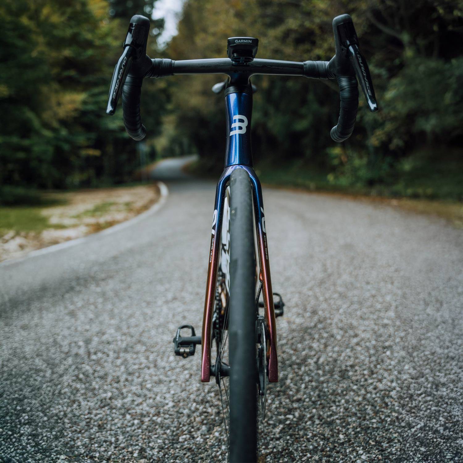 Basso Bikes SV Super Record 13x wireless road bike with Campagnolo disc brakes, sleek frame and high-performance components.
