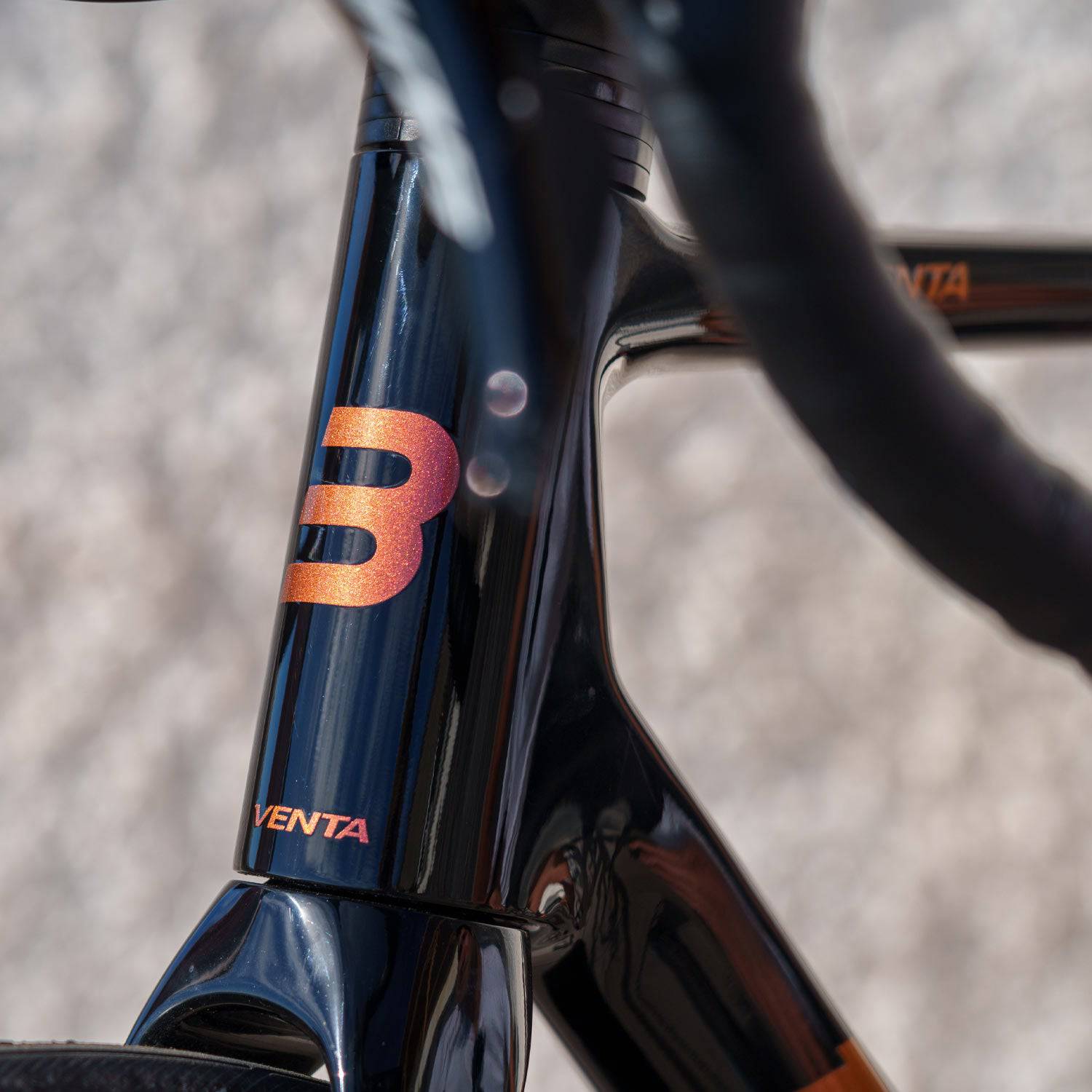 Basso Venta R 105 12-speed microtech road bike showcasing sleek frame, drop handlebars, and Italian craftsmanship.