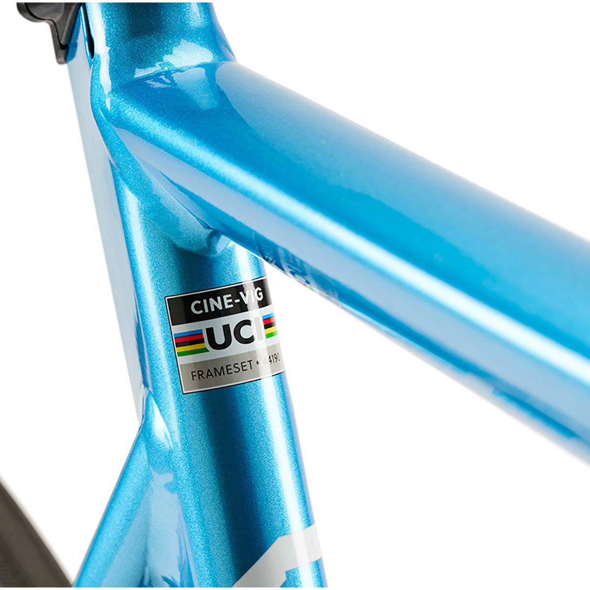 Blue Cinelli Vigorelli alloy track frame with Columbus Futura SL carbon fork, ideal for racing and urban riding.