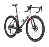 Colnago V5rs Disc 2025 carbon road bike with Shimano Dura Ace Di2 R9200 groupset, featuring sleek frame and disc brakes.