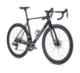 Colnago V5rs Disc 2025 carbon road bike with Shimano Dura-Ace Di2 R9200 drivetrain, white frame, displayed in studio setting.