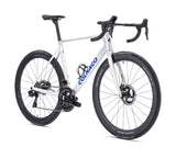Colnago V5rs Disc 2025 carbon road bike with Shimano Dura-Ace Di2 R9200 groupset, displayed on a studio background.