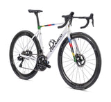 Colnago V5rs Disc 2025 carbon road bike with Shimano Dura Ace Di2 R9200, displayed in a studio setting with a white background.