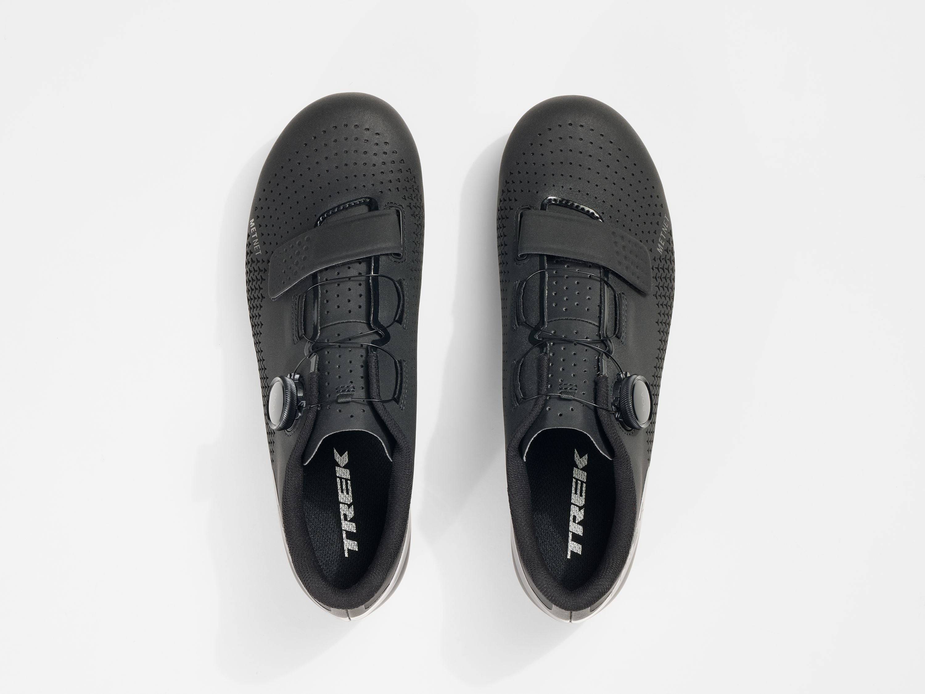 Trek Circuit unisex road cycling shoes in blue, featuring a sleek design and performance-ready footwear for road biking.