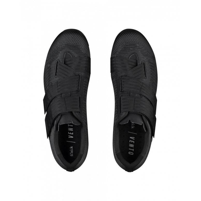 Fizik R2 Vento Aeroweave road cycling shoes with Powerstrap closure, featuring sleek aerodynamic design and breathable materials.