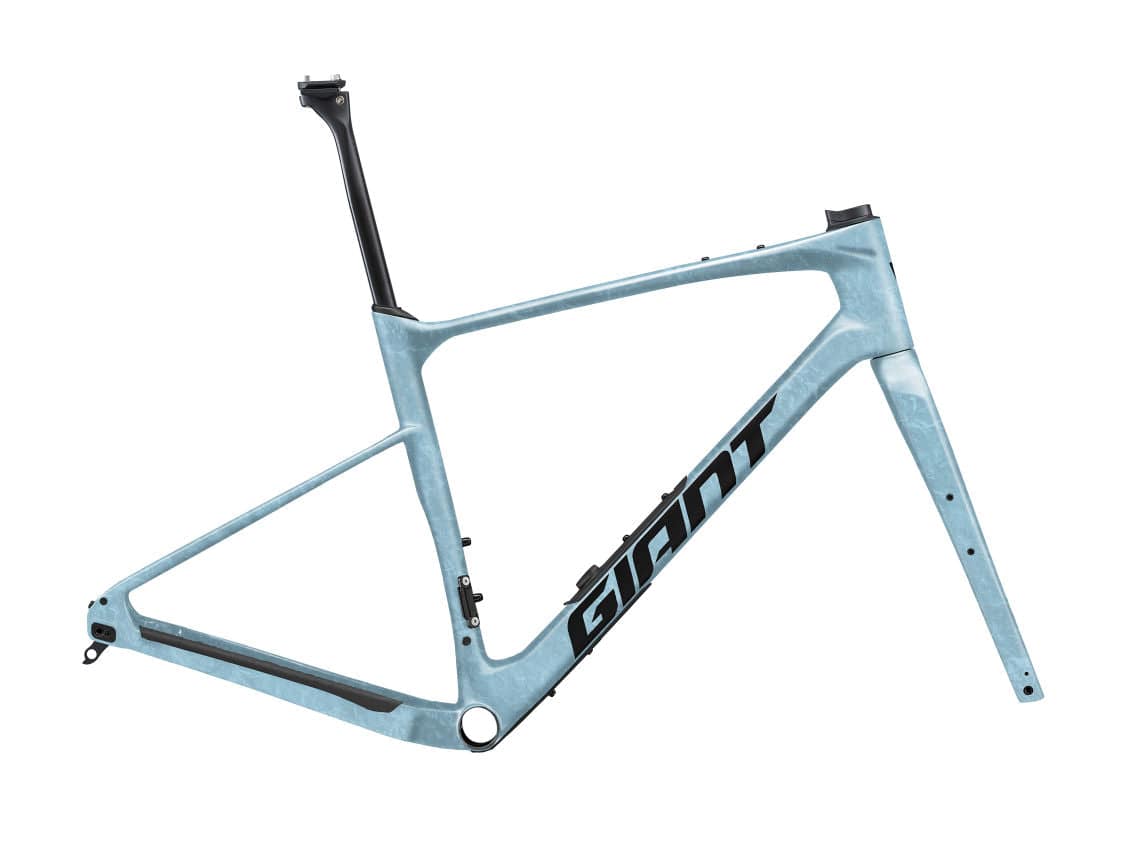 Giant Revolt Advanced Pro-FF gravel bike frameset with disc brake mounts, 700c wheels, lightweight carbon construction, components.