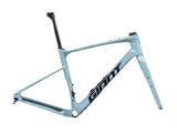 Giant Revolt Advanced Pro-FF gravel bike frameset with disc brake mounts, 700c wheels, lightweight carbon construction, components.