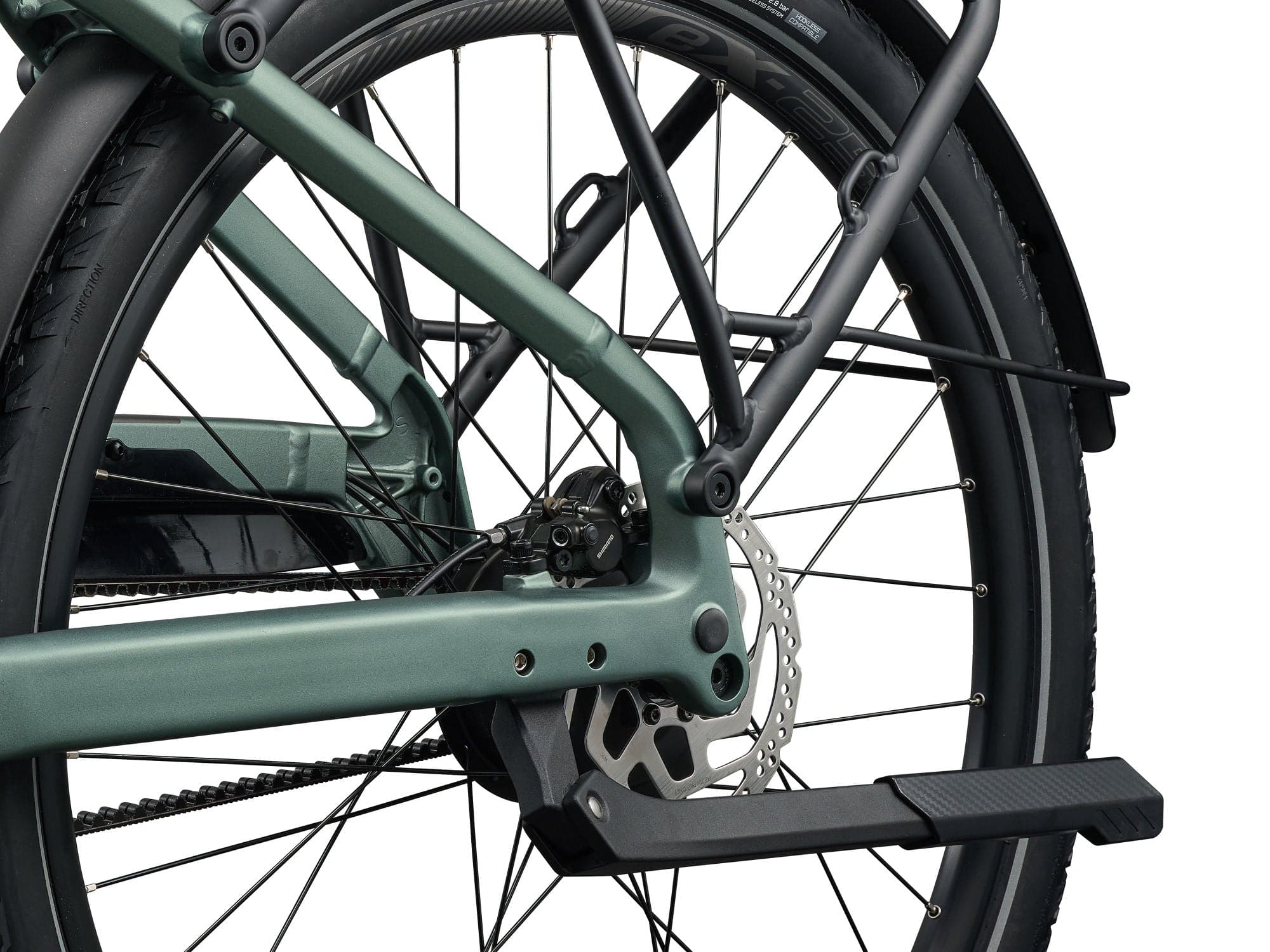 Giant Explore E+ 2 Stagger MY26 electric hybrid bike with SyncDrive Sport2 motor, featuring a sleek frame and advanced safety features.